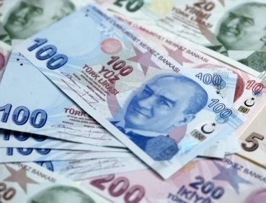 Πτώση για την τουρκική λίρα μετά την καθαίρεση του διοικητή της κεντρικής τράπεζας